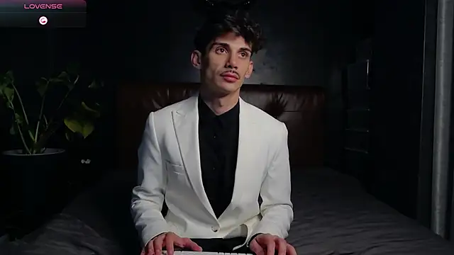 Snapshot of DanielCrush1 chatting on 10, 11, 2025 DanielCrush1 online show from 10, 11, 2025