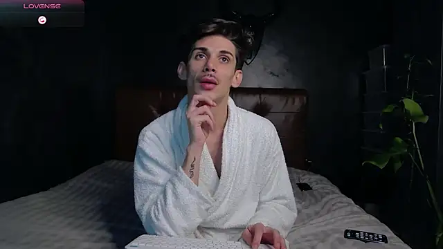 Snapshot of DanielCrush1 chatting on 19, 11, 2025 DanielCrush1 online show from 19, 11, 2025