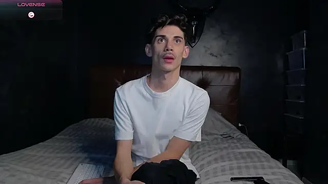 Snapshot of DanielCrush1 chatting on 25, 11, 2025 DanielCrush1 online show from 25, 11, 2025