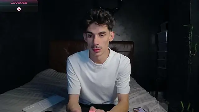 Snapshot of DanielCrush1 chatting on 27, 11, 2025 DanielCrush1 online show from 27, 11, 2025