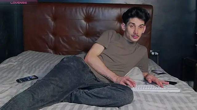 Snapshot of DanielCrush1 chatting on 15, 3, 2026 DanielCrush1 online show from 15, 3, 2026