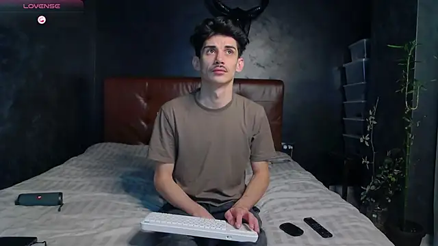 Snapshot of DanielCrush1 chatting on 16, 3, 2026 DanielCrush1 online show from 16, 3, 2026