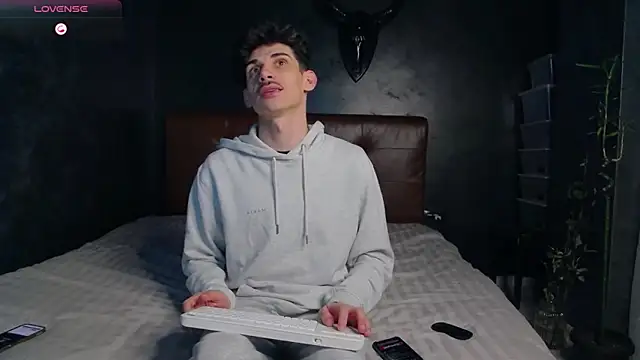 Snapshot of DanielCrush1 chatting on 19, 3, 2026 DanielCrush1 online show from 19, 3, 2026