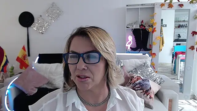 Snapshot of Myrnasexxx chatting on 1, 2, 2025 Myrnasexxx online show from 1, 2, 2025