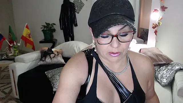 Snapshot of Myrnasexxx chatting on 5, 2, 2025 Myrnasexxx online show from 5, 2, 2025