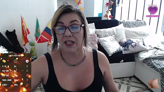 Snapshot of Myrnasexxx chatting on 7, 2, 2025 Myrnasexxx online show from 7, 2, 2025