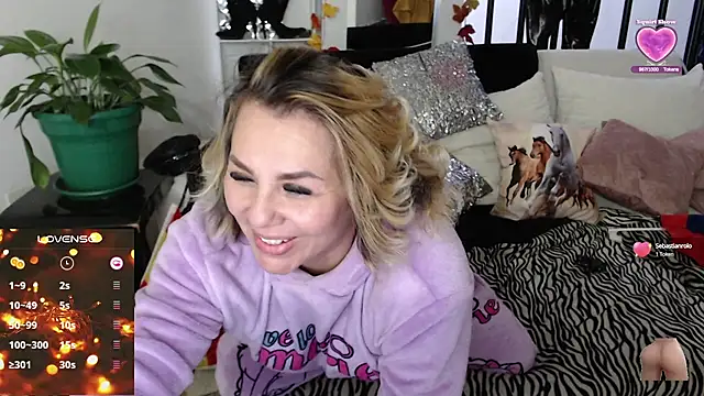 Snapshot of Myrnasexxx chatting on 9, 2, 2025 Myrnasexxx online show from 9, 2, 2025