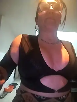 Snapshot of Myrnasexxx chatting on 21, 12, 2025 Myrnasexxx online show from 21, 12, 2025