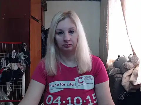 Snapshot of BustyBlond chatting on 3, 2, 2025 BustyBlond online show from 3, 2, 2025