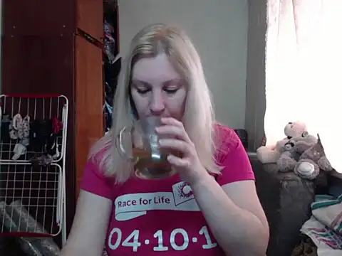 Snapshot of BustyBlond chatting on 4, 3, 2025 BustyBlond online show from 4, 3, 2025