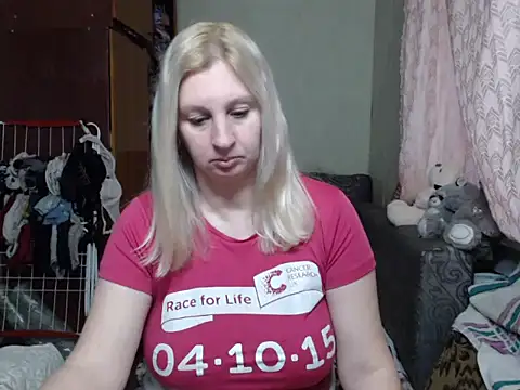 Snapshot of BustyBlond chatting on 4, 3, 2025 BustyBlond online show from 4, 3, 2025