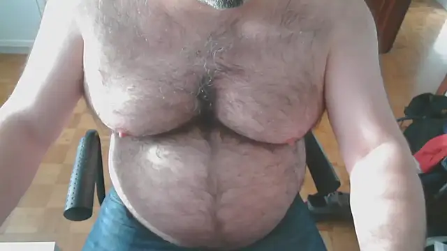 Snapshot of mikeyhotbear chatting on 25, 2, 2026 mikeyhotbear online show from 25, 2, 2026