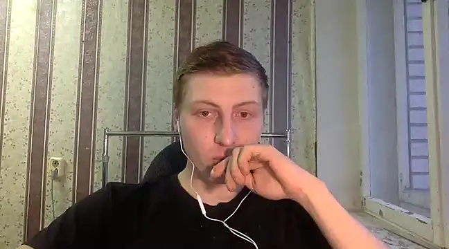 Snapshot of darienlarge chatting on 3, 12, 2024 darienlarge online show from 3, 12, 2024