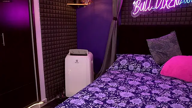 Snapshot of bull_vixen2001 chatting on 8, 7, 2026 bull vixen2001 online show from 8, 7, 2026
