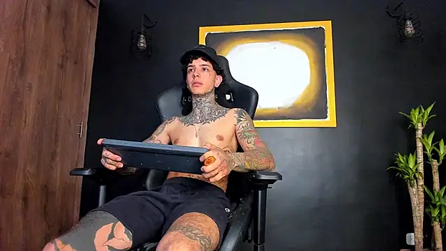 Snapshot of Aron_ford chatting on 14, 12, 2024 Aron ford online show from 14, 12, 2024