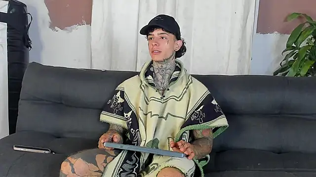 Snapshot of Aron_ford chatting on 6, 10, 2025 Aron ford online show from 6, 10, 2025