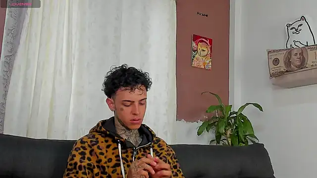 Snapshot of Aron_ford chatting on 18, 10, 2025 Aron ford online show from 18, 10, 2025