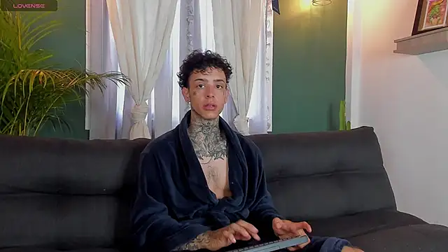 Snapshot of Aron_ford chatting on 8, 11, 2025 Aron ford online show from 8, 11, 2025