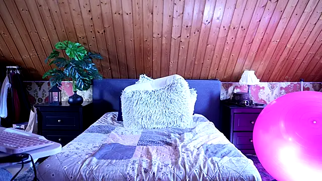 TessaWinter online show from 20, 9, 2025