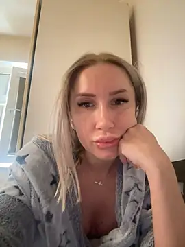 LexxiLow online show from 18, 2, 2025