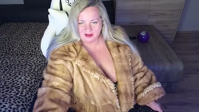 Snapshot of MolligSpielle chatting on 3, 2, 2025 MolligSpielle online show from 3, 2, 2025