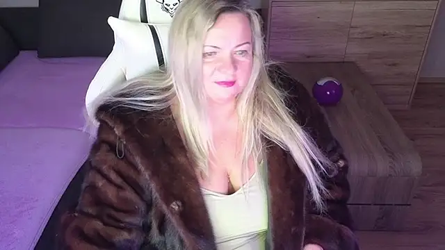 Snapshot of MolligSpielle chatting on 19, 2, 2025 MolligSpielle online show from 19, 2, 2025