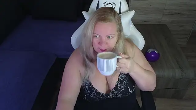 Snapshot of MolligSpielle chatting on 9, 9, 2025 MolligSpielle online show from 9, 9, 2025