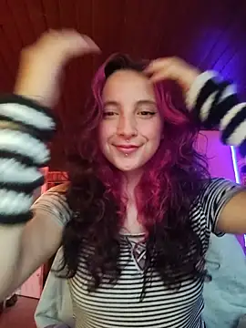 Snapshot of _Laary chatting on 28, 10, 2025 Laary online show from 28, 10, 2025