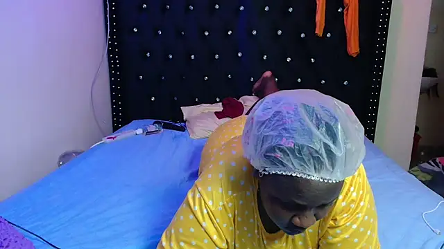 Snapshot of Toomuchbooty33 chatting on 8, 11, 2025 Toomuchbooty33 online show from 8, 11, 2025