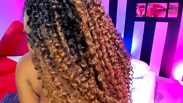 Snapshot of YeminaLeman chatting on 2, 2, 2025 YeminaLeman online show from 2, 2, 2025