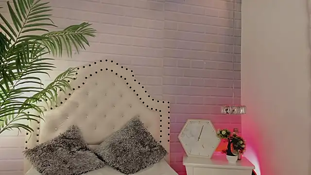 Snapshot of _Eurekaa_ chatting on 27, 2, 2025 Eurekaa online show from 27, 2, 2025