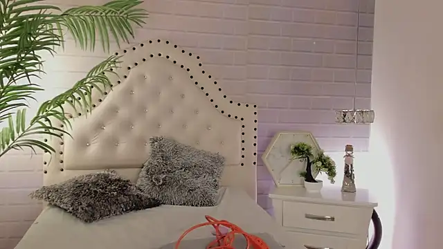 Snapshot of _Eurekaa_ chatting on 28, 2, 2025 Eurekaa online show from 28, 2, 2025