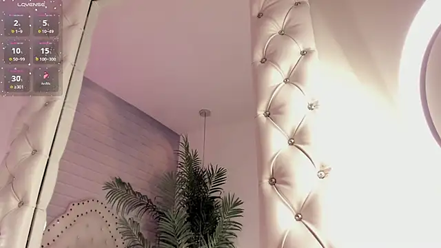 Snapshot of _Eurekaa_ chatting on 8, 3, 2025 Eurekaa online show from 8, 3, 2025