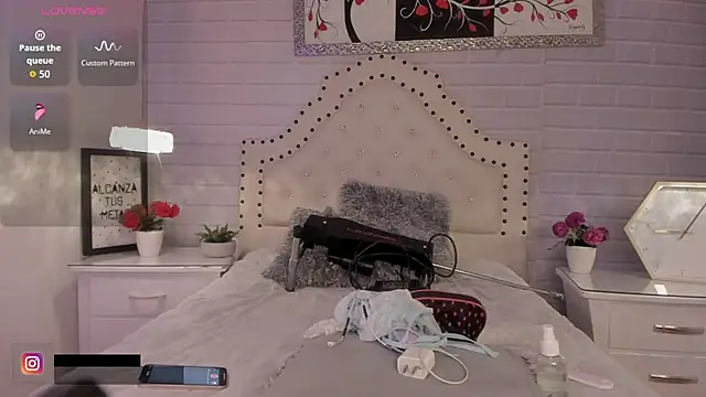 Snapshot of _Eurekaa_ chatting on 28, 9, 2025 Eurekaa online show from 28, 9, 2025