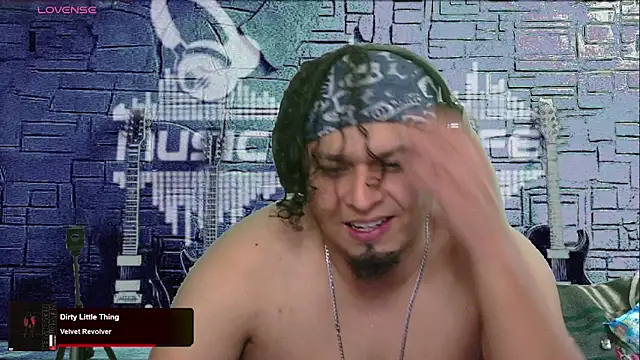 Snapshot of chino_roz chatting on 1, 2, 2025 chino roz online show from 1, 2, 2025