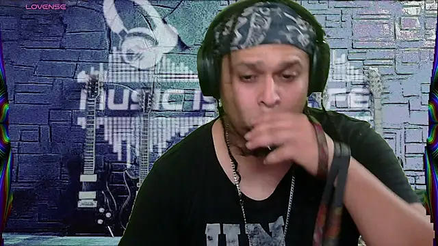 Snapshot of chino_roz chatting on 13, 2, 2025 chino roz online show from 13, 2, 2025