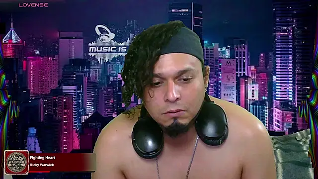 Snapshot of chino_roz chatting on 22, 2, 2025 chino roz online show from 22, 2, 2025