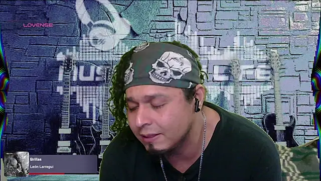 Snapshot of chino_roz chatting on 4, 3, 2025 chino roz online show from 4, 3, 2025