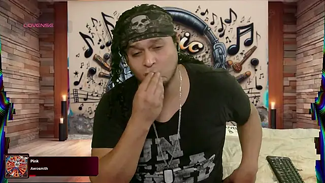 Snapshot of chino_roz chatting on 11, 3, 2025 chino roz online show from 11, 3, 2025