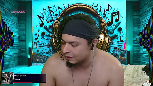 Snapshot of chino_roz chatting on 13, 3, 2025 chino roz online show from 13, 3, 2025