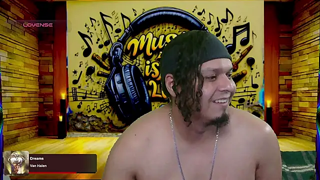 Snapshot of chino_roz chatting on 19, 3, 2025 chino roz online show from 19, 3, 2025