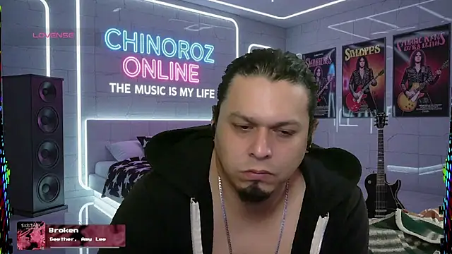 Snapshot of chino_roz chatting on 3, 10, 2025 chino roz online show from 3, 10, 2025