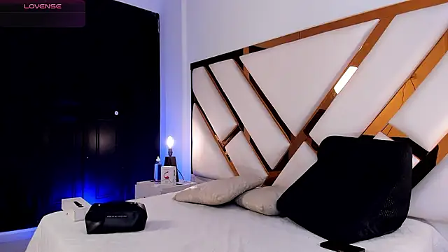 Snapshot of Aron_cruz chatting on 6, 3, 2026 Aron cruz online show from 6, 3, 2026