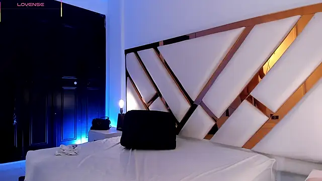 Snapshot of Aron_cruz chatting on 4, 4, 2026 Aron cruz online show from 4, 4, 2026