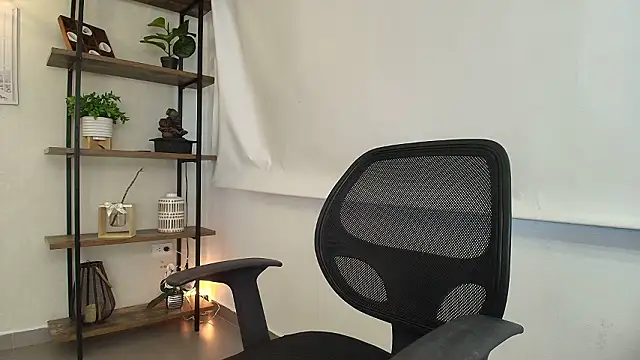 Sassy--Girl online show from 13, 3, 2026