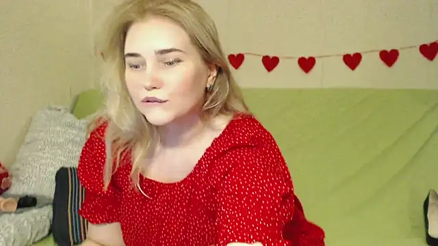 Snapshot of mmmPinUpGirl chatting on 9, 5, 2026 mmmPinUpGirl online show from 9, 5, 2026