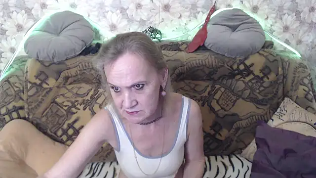 Snapshot of MissBekker chatting on 9, 11, 2025 MissBekker online show from 9, 11, 2025