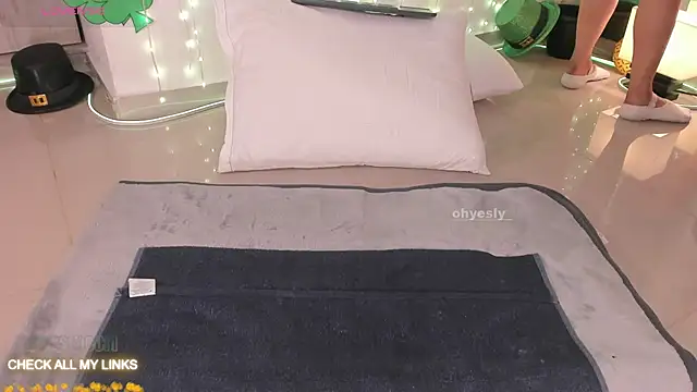 Snapshot of ohyesly_ chatting on 4, 3, 2026 ohyesly online show from 4, 3, 2026