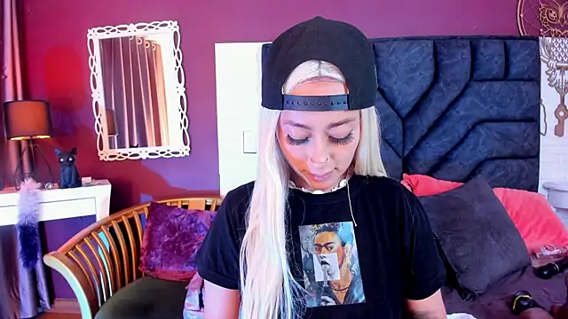 Snapshot of Mia-Bloom chatting on 21, 2, 2025 Mia-Bloom online show from 21, 2, 2025