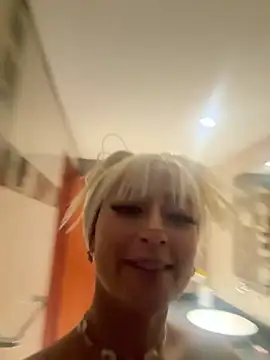 Snapshot of Mia-Bloom chatting on 20, 3, 2025 Mia-Bloom online show from 20, 3, 2025